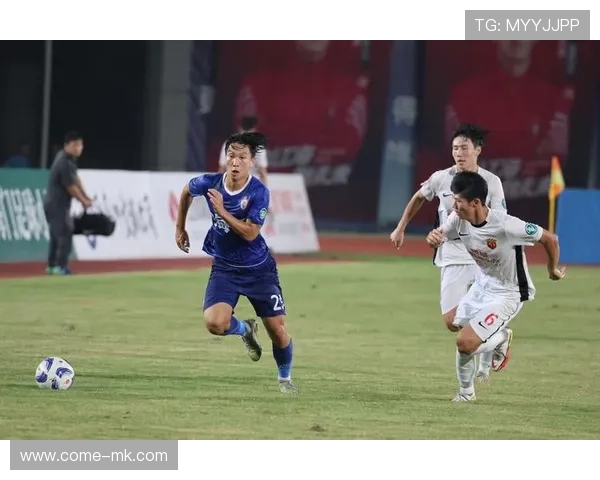 上海海港的整体逼抢限制了对手所有出球线路